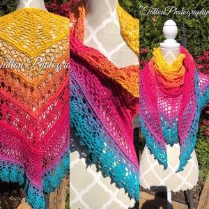 Handcrafted cowl/shawl